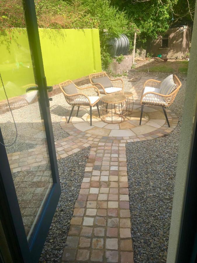The Welcome Snug Bed & Breakfast Kinsale Bagian luar foto
